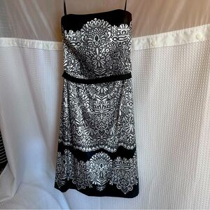 This White House Black Market strapless dress is a size 4.